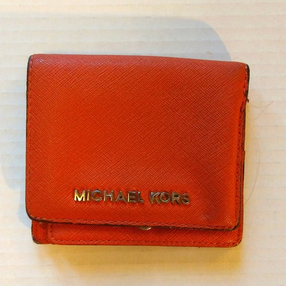 GUC. Michael kors small wallet. - Picture 1 of 7